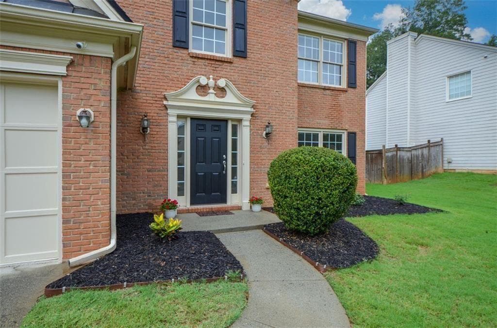 4 bedroom, 3 bathroom, 2,854 sq ft single family residence under contract at 1736 Watford Glen, Lawrenceville, GA 30043 — photo 3