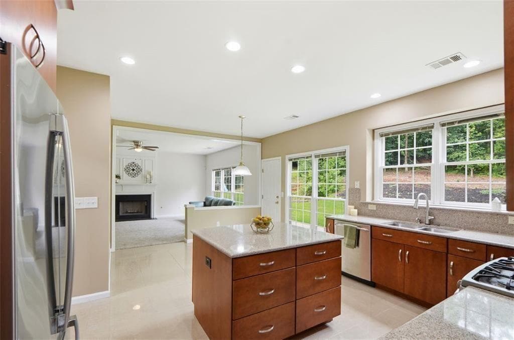 4 bedroom, 3 bathroom, 2,854 sq ft single family residence under contract at 1736 Watford Glen, Lawrenceville, GA 30043 — photo 7