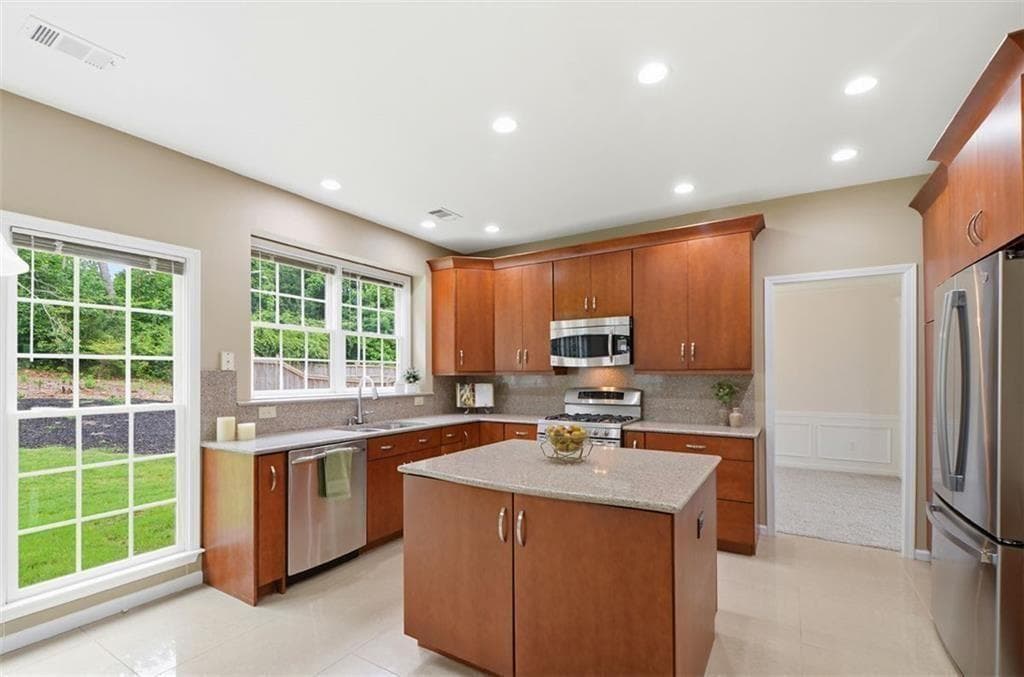 4 bedroom, 3 bathroom, 2,854 sq ft single family residence under contract at 1736 Watford Glen, Lawrenceville, GA 30043 — photo 10
