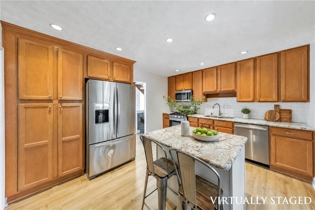 4 bedroom, 3 bathroom, 2,851 sq ft single family residence for sale at 3701 Thornwood Way, Marietta, GA 30062 — photo 2