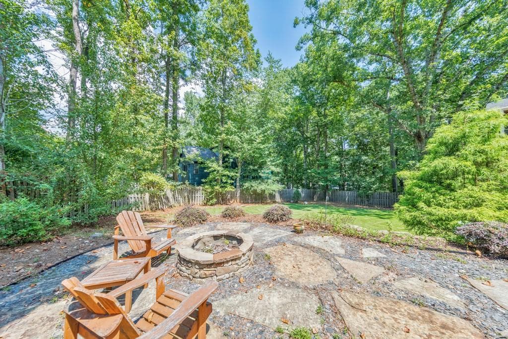 4 bedroom, 3 bathroom, 2,851 sq ft single family residence for sale at 3701 Thornwood Way, Marietta, GA 30062 — photo 8