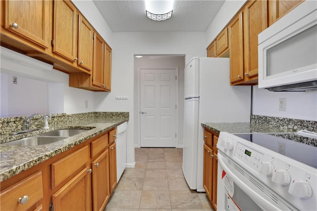 1 bedroom, 1 bathroom, 760 sq ft condominium for rent at 300 Johnson Ferry Road B1002, Sandy Springs, GA 30328 for $2,148 a month — photo 4