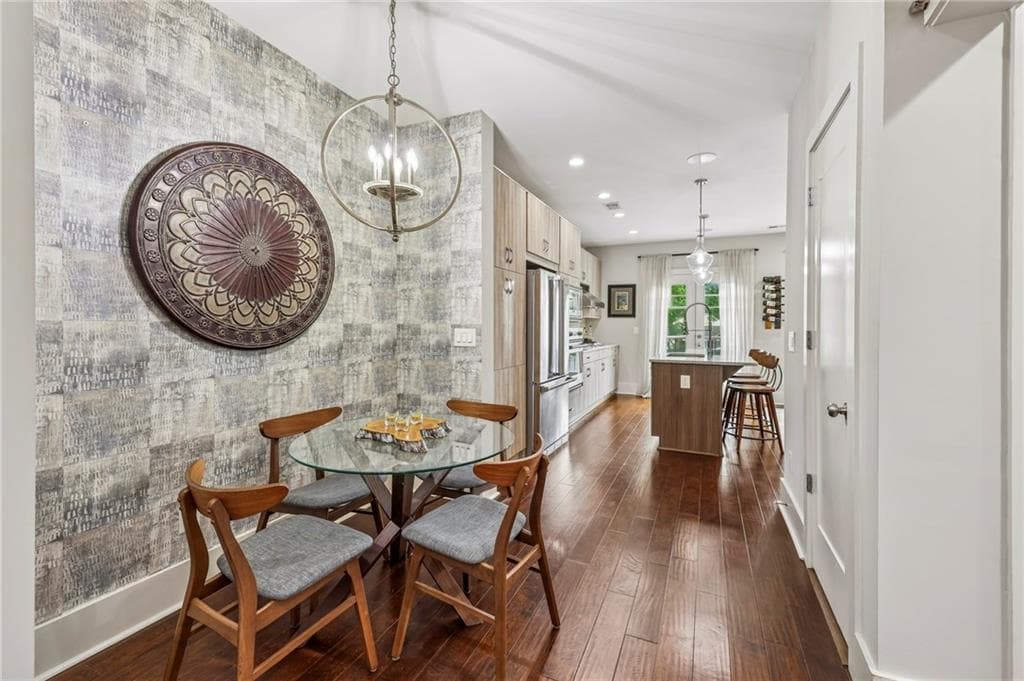 2 bedroom, 2 bathroom, 1,600 sq ft condominium for sale at 307 Canton Way, Roswell, GA 30075 — photo 2