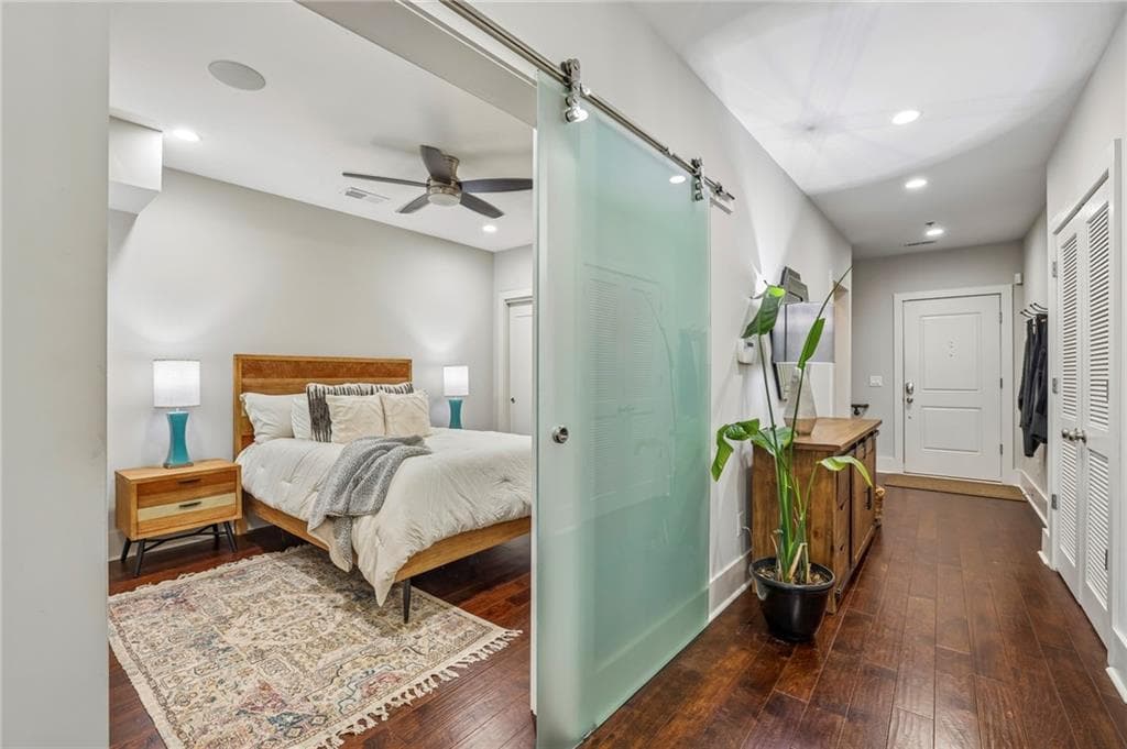 2 bedroom, 2 bathroom, 1,600 sq ft condominium for sale at 307 Canton Way, Roswell, GA 30075 — photo 3