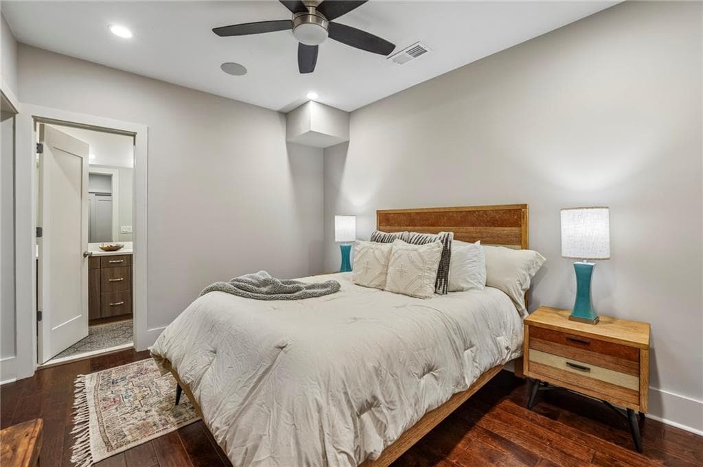 2 bedroom, 2 bathroom, 1,600 sq ft condominium for sale at 307 Canton Way, Roswell, GA 30075 — photo 5
