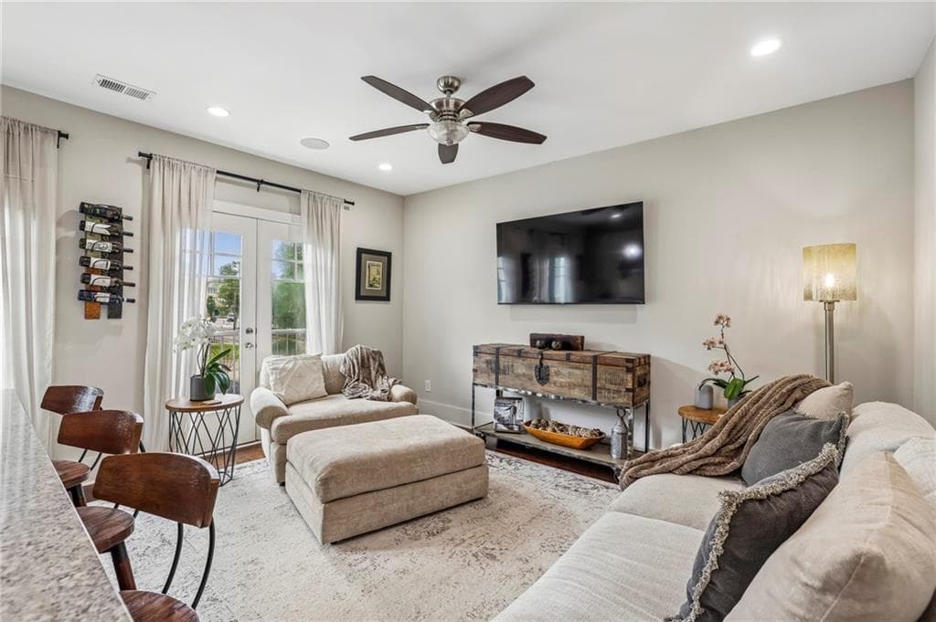 2 bedroom, 2 bathroom, 1,600 sq ft condominium for sale at 307 Canton Way, Roswell, GA 30075 — photo 8