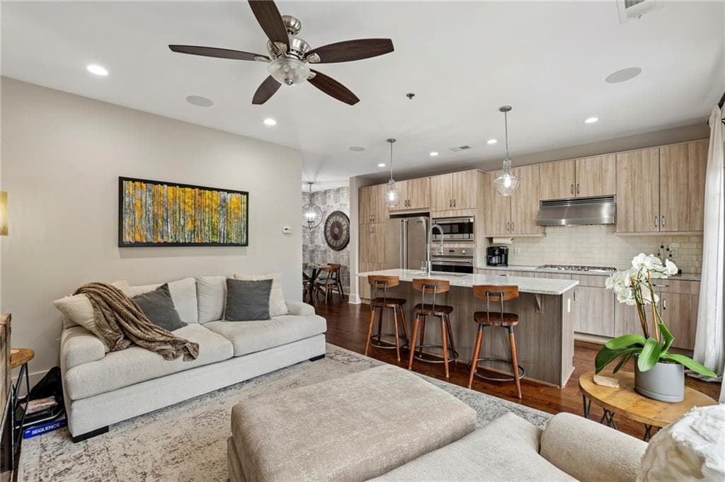 2 bedroom, 2 bathroom, 1,600 sq ft condominium for sale at 307 Canton Way, Roswell, GA 30075 — photo 10