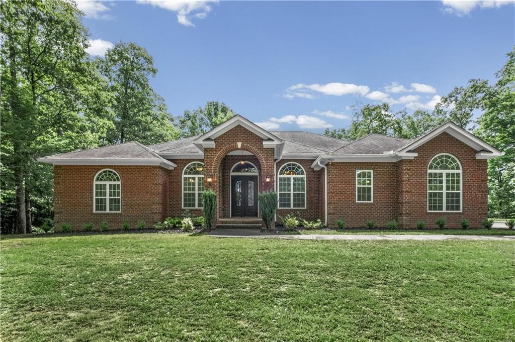 5 bedroom, 6 bathroom, 2,615 sq ft single family residence for sale at 180 Cothran Road, Dawsonville, GA 30534 — photo 1 of 44