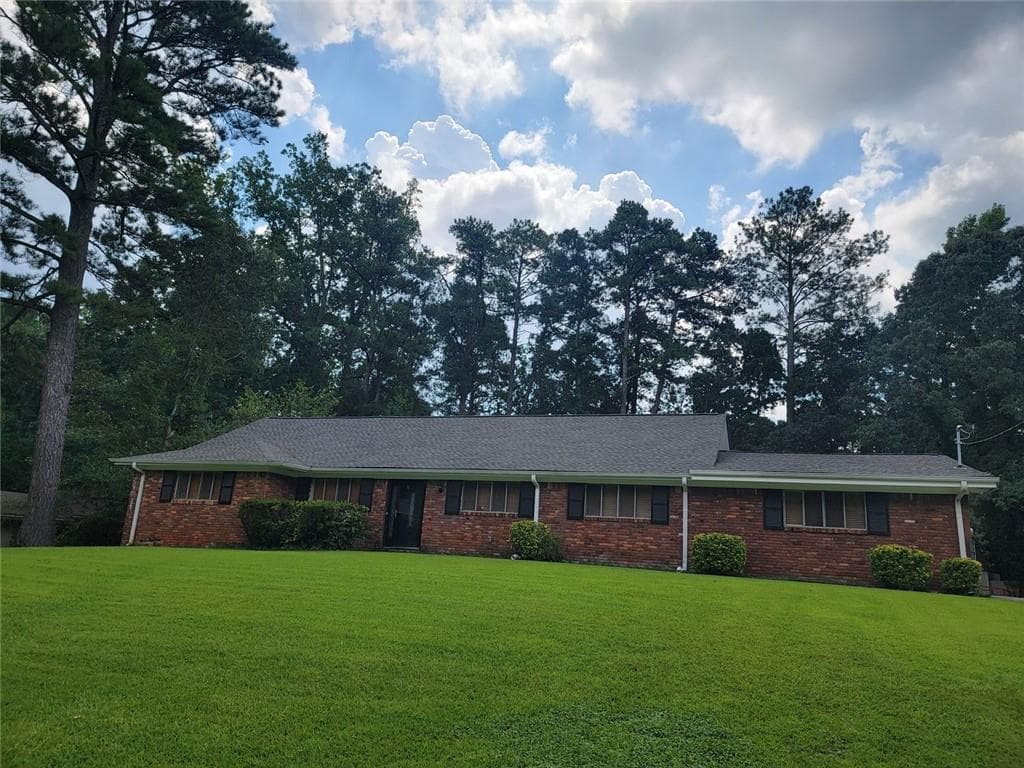 4 bedroom, 2 bathroom, 2,234 sq ft single family residence for rent at 4051 Warrior Trail, Snellville, GA 30083 for $2,400 a month — photo 1 of 3