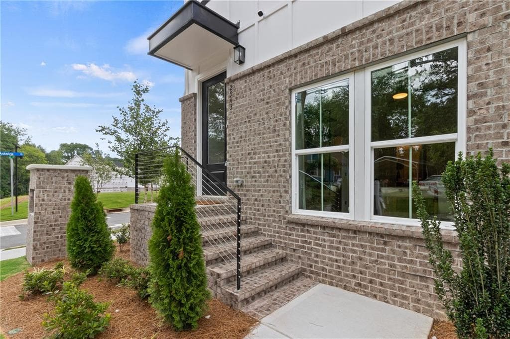 3 bedroom, 4 bathroom, 1,874 sq ft townhouse for sale at 1926 Rogers Court, Atlanta, GA 30318 — photo 3
