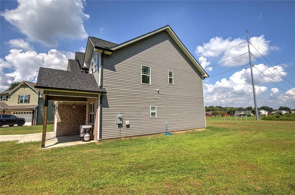4 bedroom, 3 bathroom, 2,180 sq ft single family residence for sale at 327 Larkspur Drive, Calhoun, GA 30701 — photo 6