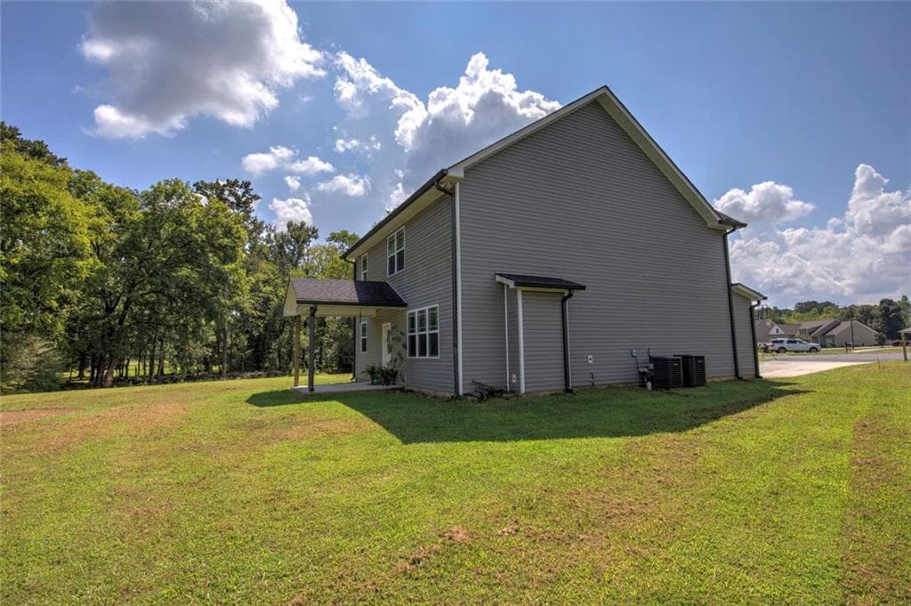 4 bedroom, 3 bathroom, 2,180 sq ft single family residence for sale at 327 Larkspur Drive, Calhoun, GA 30701 — photo 8