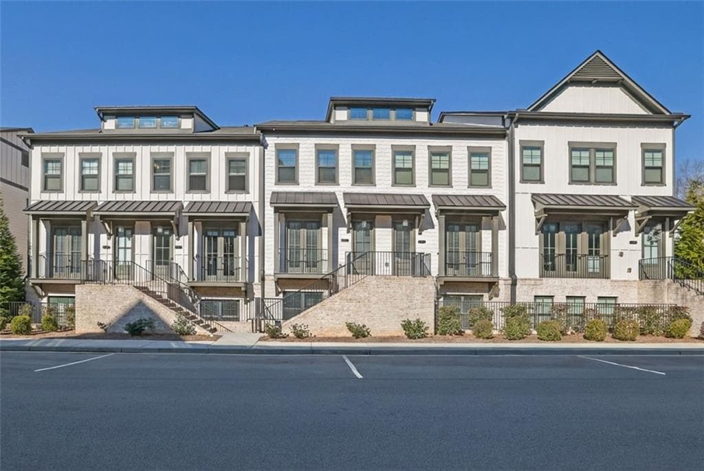 3 bedroom, 4 bathroom, 1,836 sq ft townhouse for sale at 2376 Provence Park Way, Decatur, GA 30033 — photo 3