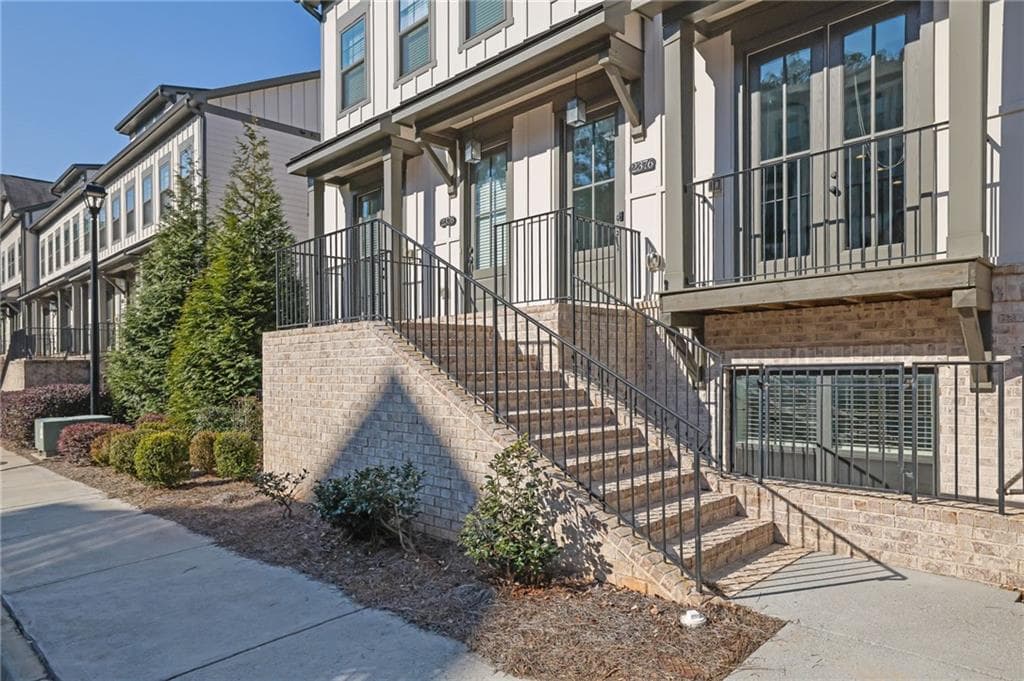 3 bedroom, 4 bathroom, 1,836 sq ft townhouse for sale at 2376 Provence Park Way, Decatur, GA 30033 — photo 4