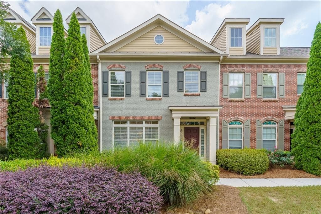 3 bedroom, 3 bathroom, 1,868 sq ft townhouse for sale at 3777 Baverton Drive, Suwanee, GA 30024 — photo 2