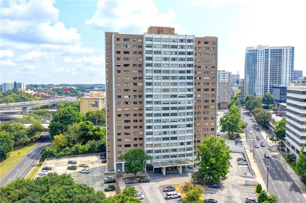 2 bedroom, 1 bathroom, 1,020 sq ft condominium for sale at 215 Piedmont Avenue 1009, Atlanta, GA 30308 — photo 2