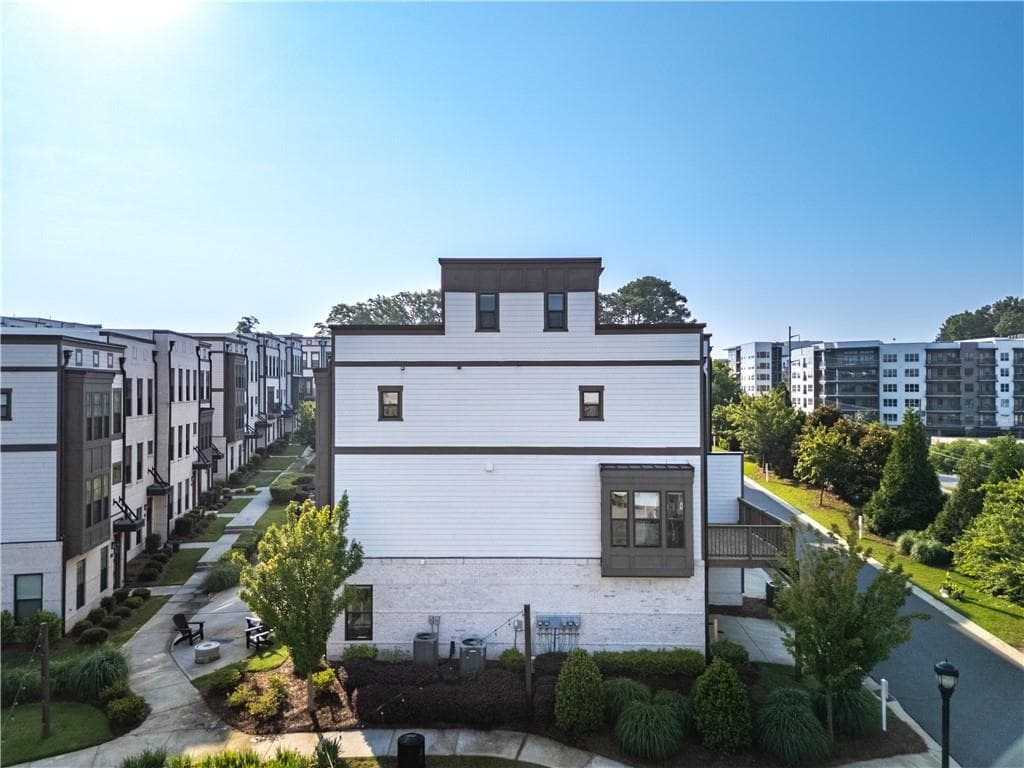 3 bedroom, 5 bathroom, 2,184 sq ft townhouse for sale at 2076 Holtz Lane, Atlanta, GA 30318 — photo 5