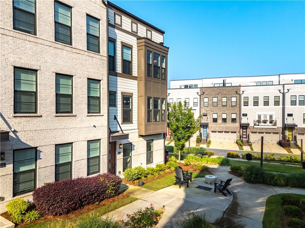 3 bedroom, 5 bathroom, 2,184 sq ft townhouse for sale at 2076 Holtz Lane, Atlanta, GA 30318 — photo 8