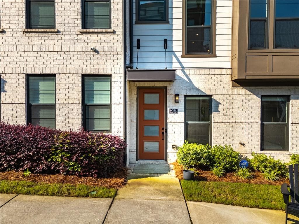 3 bedroom, 5 bathroom, 2,184 sq ft townhouse for sale at 2076 Holtz Lane, Atlanta, GA 30318 — photo 9