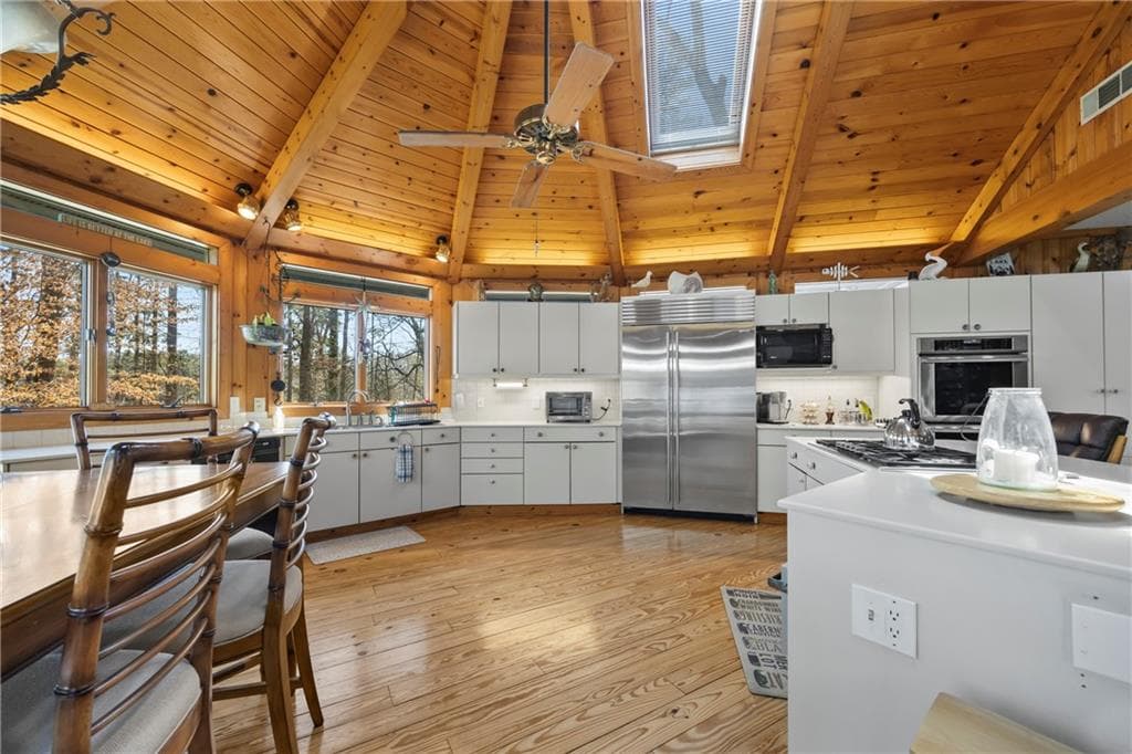 3 bedroom, 4 bathroom, 4,900 sq ft single family residence for sale at 572 Imperial Drive, Martin, GA 30557 — photo 3