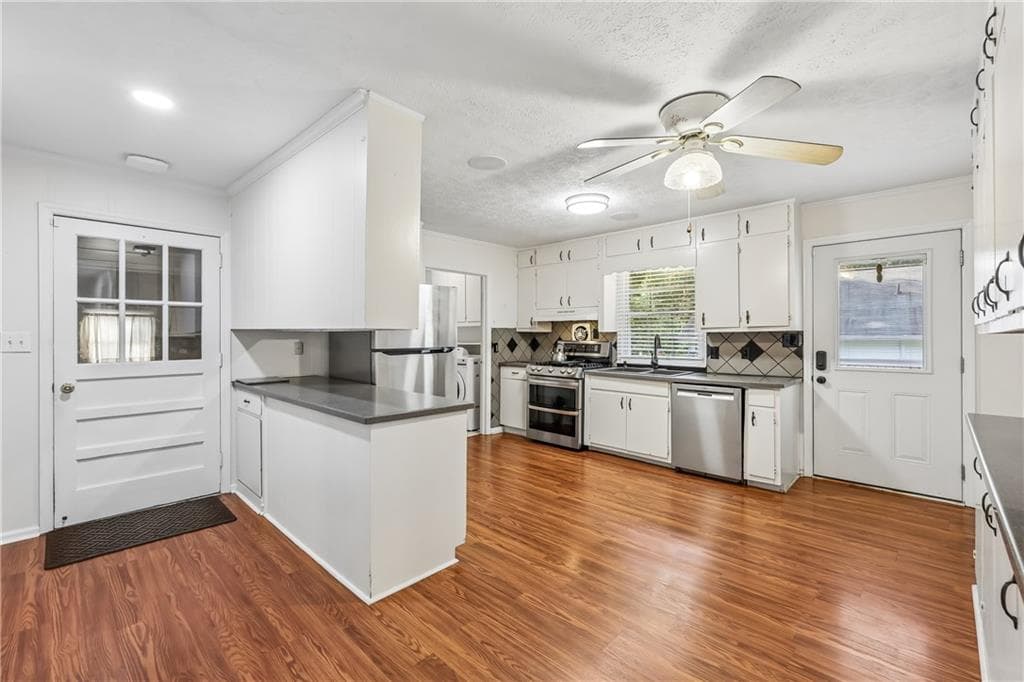 4 bedroom, 3 bathroom, 3,000 sq ft single family residence for sale at 3605 Riviera Drive, Cumming, GA 30041 — photo 7