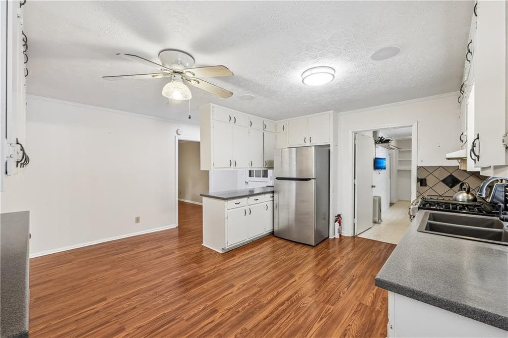4 bedroom, 3 bathroom, 3,000 sq ft single family residence for sale at 3605 Riviera Drive, Cumming, GA 30041 — photo 8