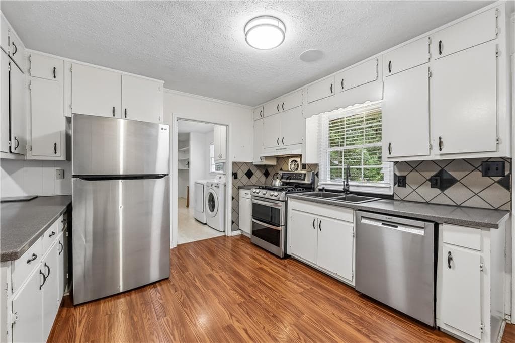 4 bedroom, 3 bathroom, 3,000 sq ft single family residence for sale at 3605 Riviera Drive, Cumming, GA 30041 — photo 9