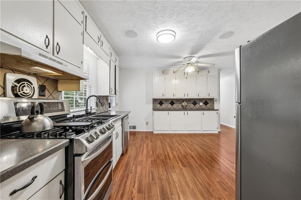 4 bedroom, 3 bathroom, 3,000 sq ft single family residence for sale at 3605 Riviera Drive, Cumming, GA 30041 — photo 10