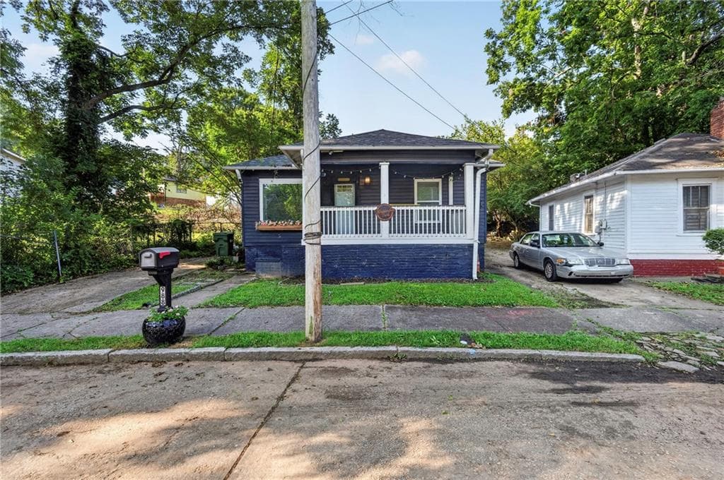 3 bedroom, 2 bathroom, 1,098 sq ft single family residence for sale at 988 Ashby Terrace, Atlanta, GA 30314 — photo 2