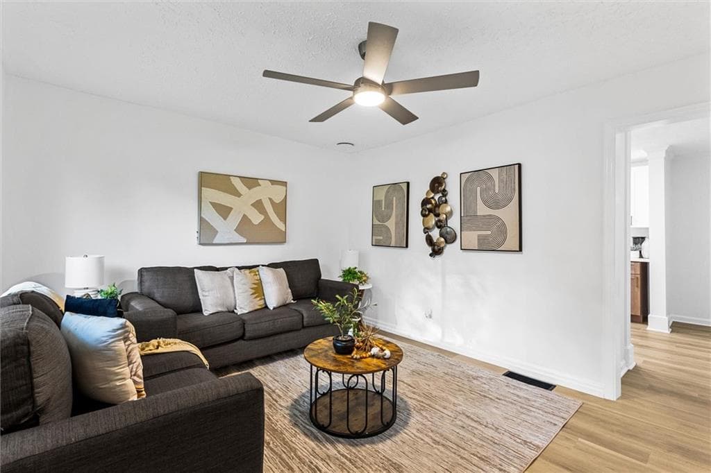 3 bedroom, 2 bathroom, 1,472 sq ft single family residence for sale at 6275 Bennett Ln Sw, Mableton, GA 30126 — photo 6
