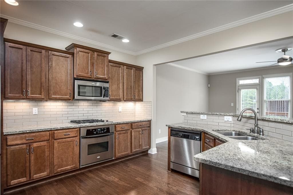 3 bedroom, 4 bathroom, 2,300 sq ft townhouse for rent at 528 Twinrose Way, Alpharetta, GA 30004 for $2,900 a month — photo 8