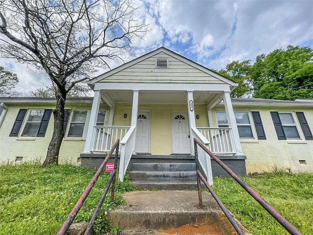 2 bedroom, 1 bathroom, 656 sq ft duplex for rent at 177 Lawton Street Unit A, Atlanta, GA 30314 for $945 a month — photo 1 of 13