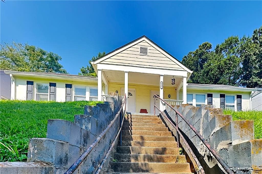 2 bedroom, 1 bathroom, 656 sq ft duplex for rent at 177 Lawton Street Unit A, Atlanta, GA 30314 for $945 a month — photo 2