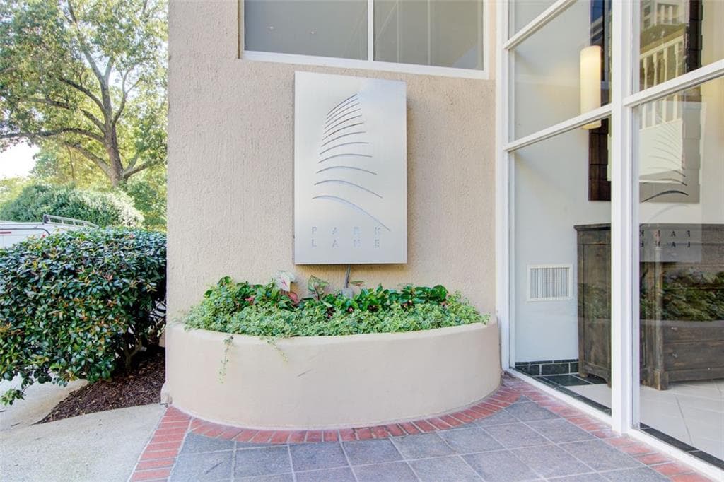 1 bedroom, 1 bathroom, 837 sq ft condominium for sale at 2479 Peachtree Road 304, Atlanta, GA 30305 — photo 1 of 37