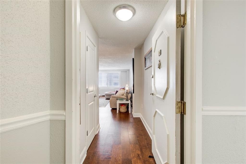 1 bedroom, 1 bathroom, 837 sq ft condominium for sale at 2479 Peachtree Road 304, Atlanta, GA 30305 — photo 3