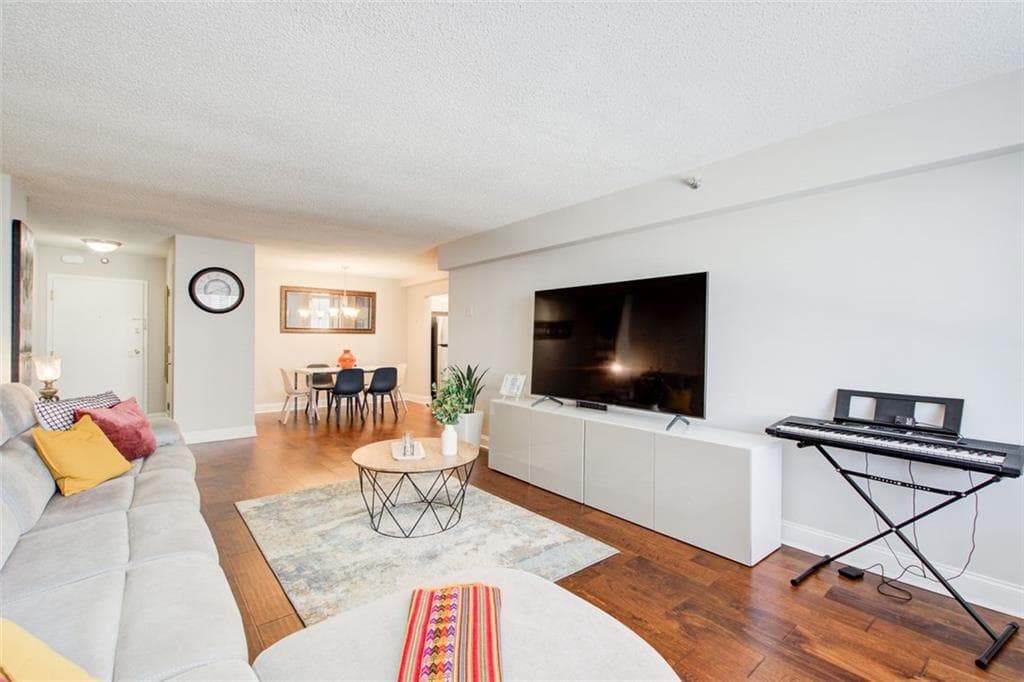1 bedroom, 1 bathroom, 837 sq ft condominium for sale at 2479 Peachtree Road 304, Atlanta, GA 30305 — photo 5