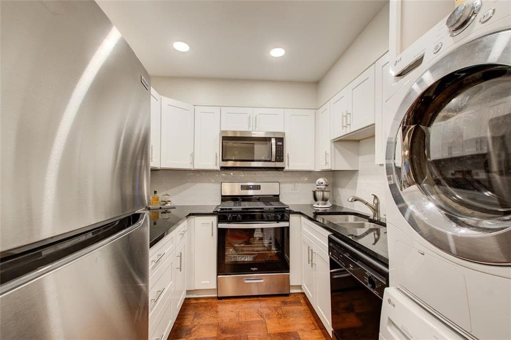 1 bedroom, 1 bathroom, 837 sq ft condominium for sale at 2479 Peachtree Road 304, Atlanta, GA 30305 — photo 9