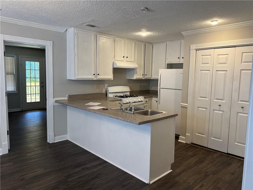 2 bedroom, 2 bathroom, 1,376 sq ft townhouse for rent at 1116 Magnolia Way, Smyrna, GA 30082 for $1,700 a month — photo 3