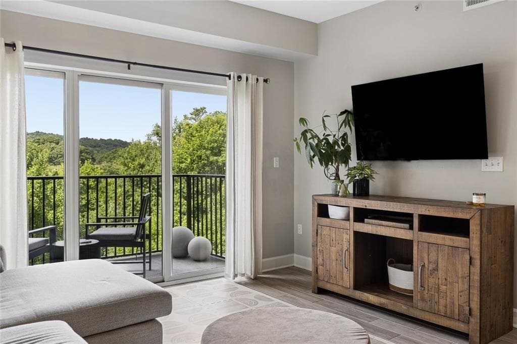 2 bedroom, 2 bathroom, 1,254 sq ft condominium for sale at 200 River Vista Drive 541, Atlanta, GA 30339 — photo 3