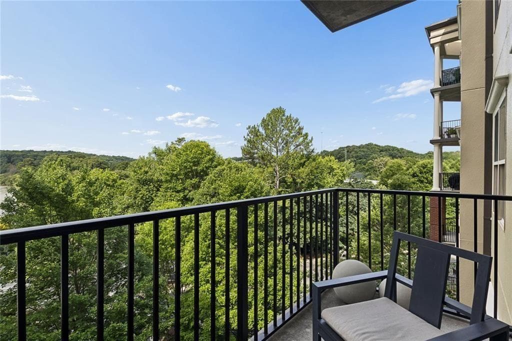 2 bedroom, 2 bathroom, 1,254 sq ft condominium for sale at 200 River Vista Drive 541, Atlanta, GA 30339 — photo 4
