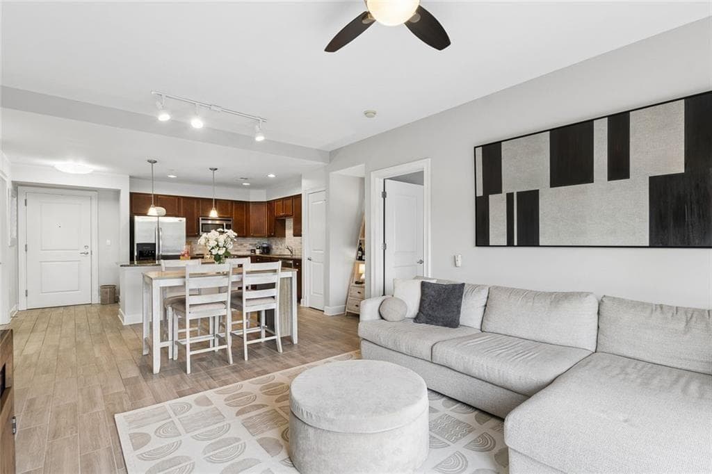 2 bedroom, 2 bathroom, 1,254 sq ft condominium for sale at 200 River Vista Drive 541, Atlanta, GA 30339 — photo 5