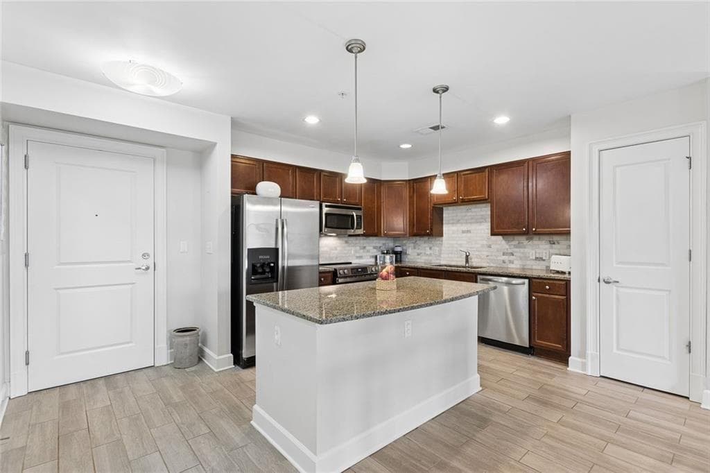 2 bedroom, 2 bathroom, 1,254 sq ft condominium for sale at 200 River Vista Drive 541, Atlanta, GA 30339 — photo 7