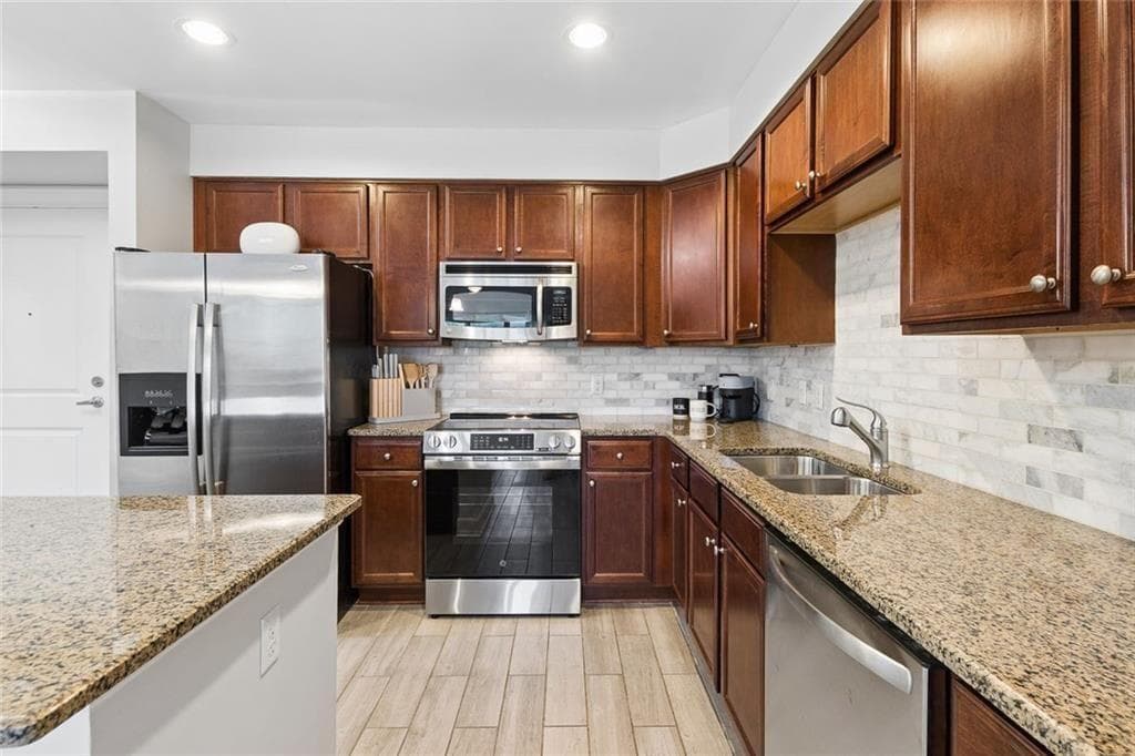 2 bedroom, 2 bathroom, 1,254 sq ft condominium for sale at 200 River Vista Drive 541, Atlanta, GA 30339 — photo 8