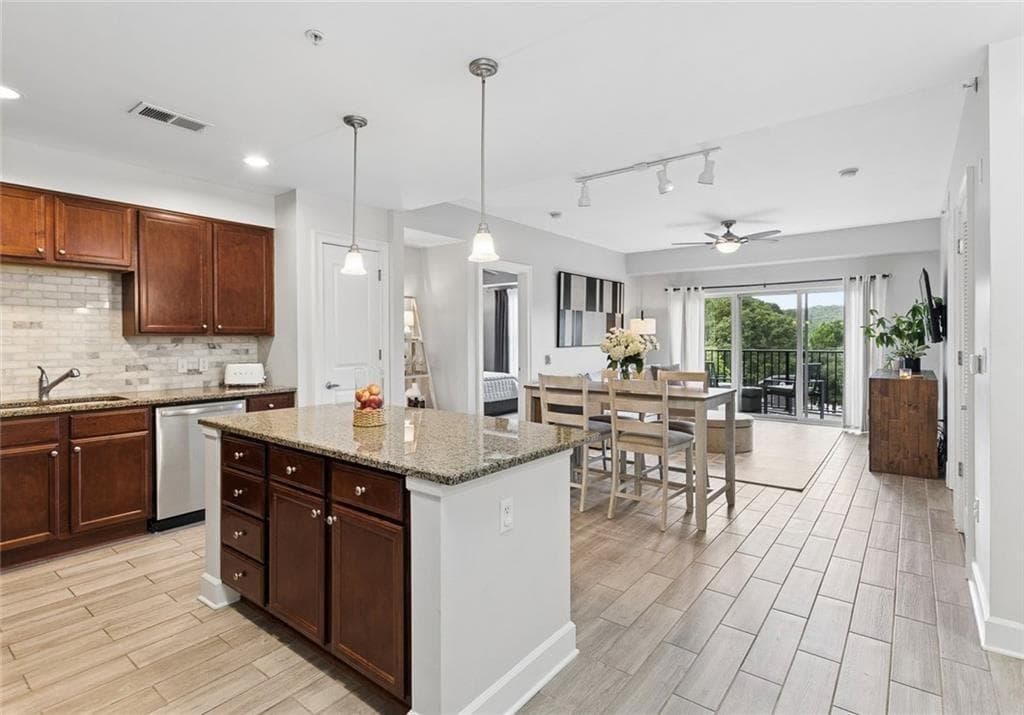 2 bedroom, 2 bathroom, 1,254 sq ft condominium for sale at 200 River Vista Drive 541, Atlanta, GA 30339 — photo 10