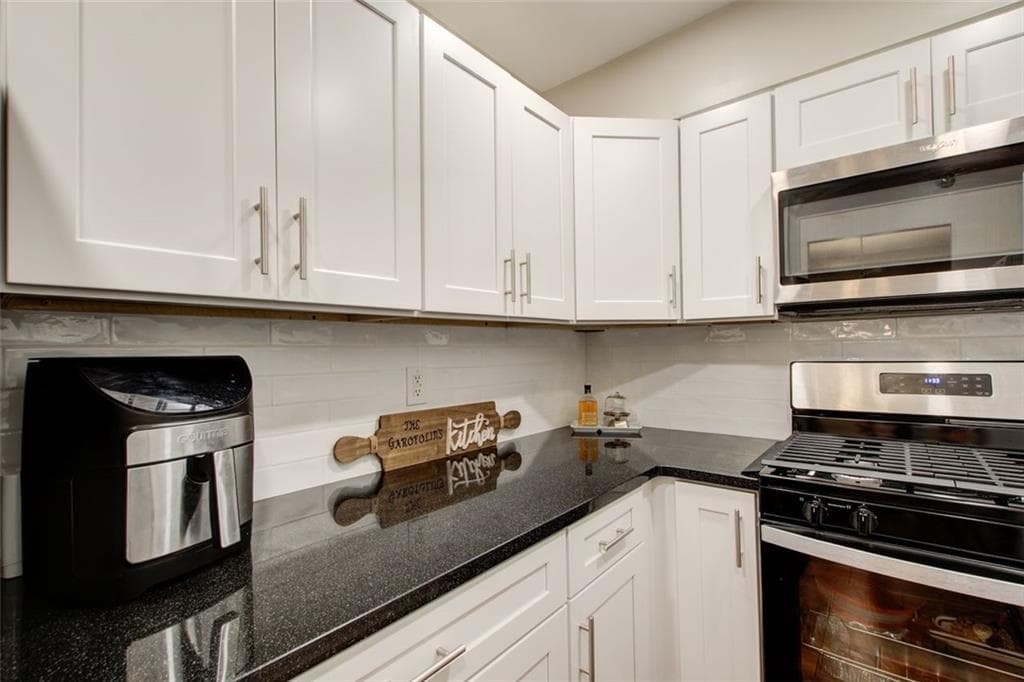 1 bedroom, 1 bathroom, 837 sq ft condominium for rent at 2479 Peachtree Road 304, Atlanta, GA 30305 for $1,750 a month — photo 9