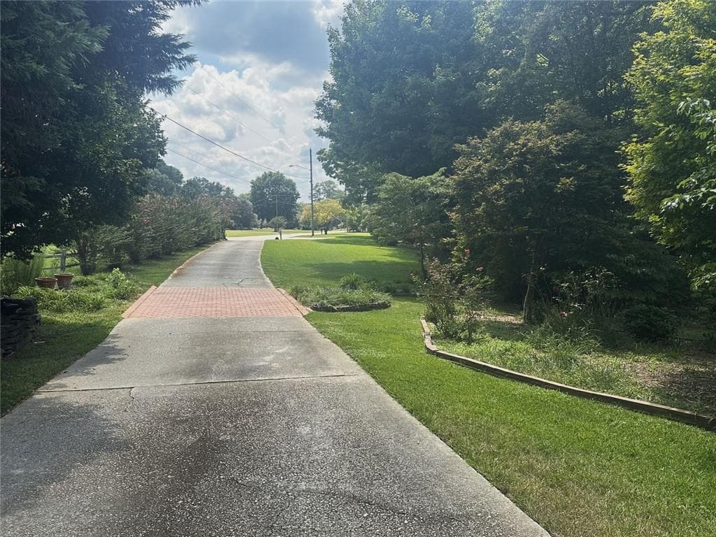 3 bedroom, 3 bathroom, 3,271 sq ft single family residence for sale at 2473 Whispering Pines Drive, Grayson, GA 30017 — photo 3