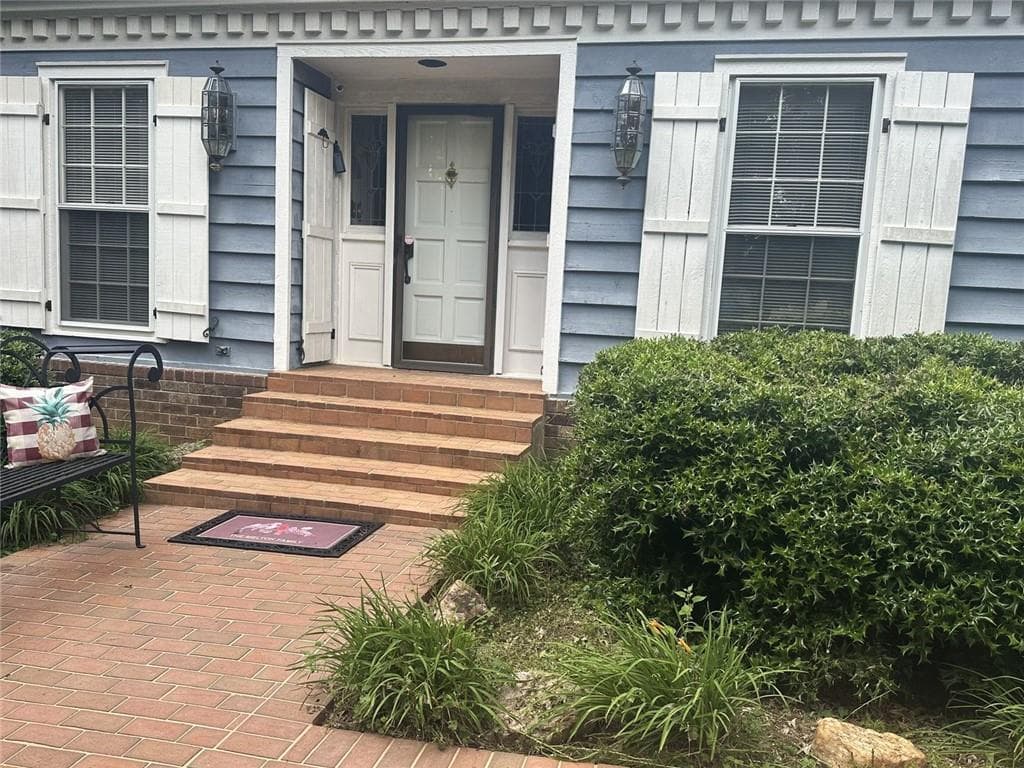 3 bedroom, 3 bathroom, 3,271 sq ft single family residence for sale at 2473 Whispering Pines Drive, Grayson, GA 30017 — photo 6