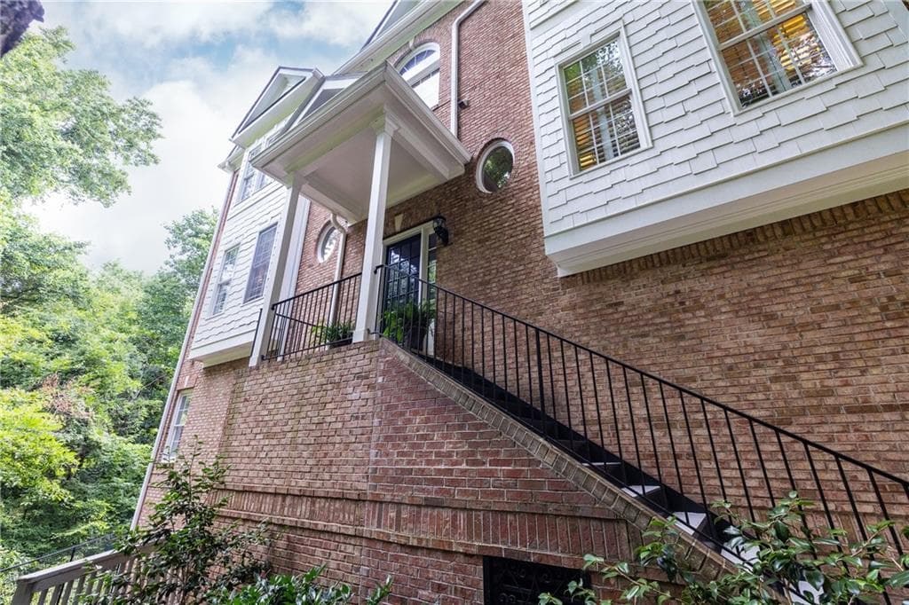 3 bedroom, 4 bathroom, 3,718 sq ft townhouse for sale at 5492 Glenridge Drive 524, Sandy Springs, GA 30342 — photo 3