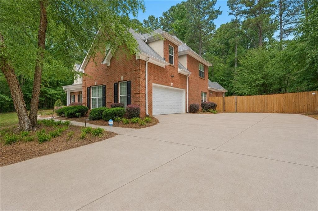 6 bedroom, 3 bathroom, 3,471 sq ft single family residence for sale at 795 Huiet Drive, Mcdonough, GA 30252 — photo 3