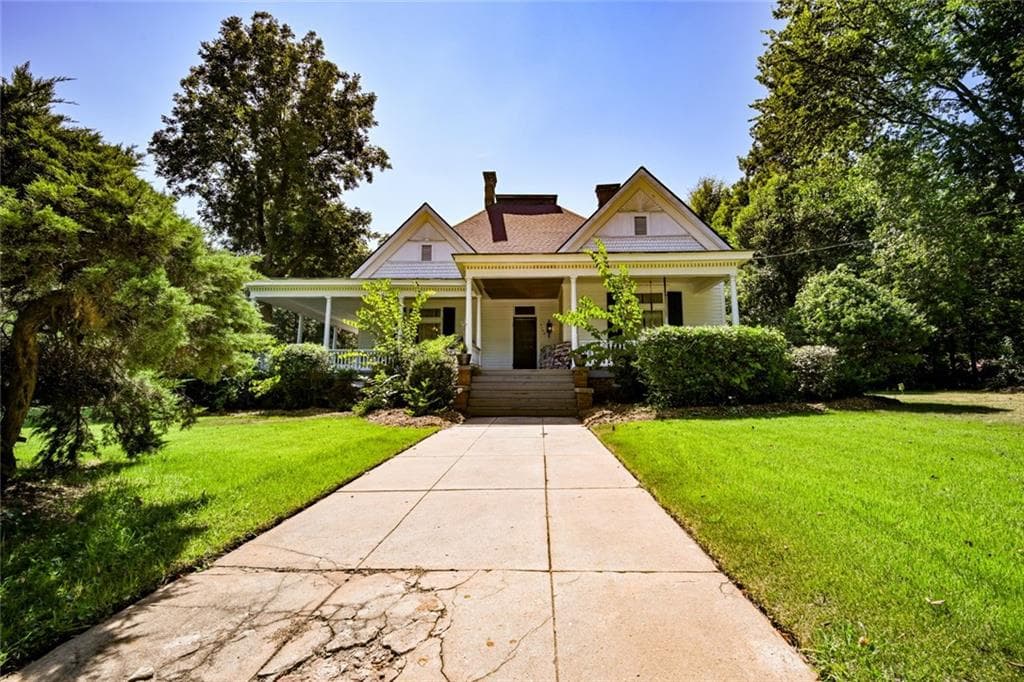 3 bedroom, 2 bathroom, 2,578 sq ft single family residence under contract at 4189 Emory Street, Covington, GA 30014 — photo 3